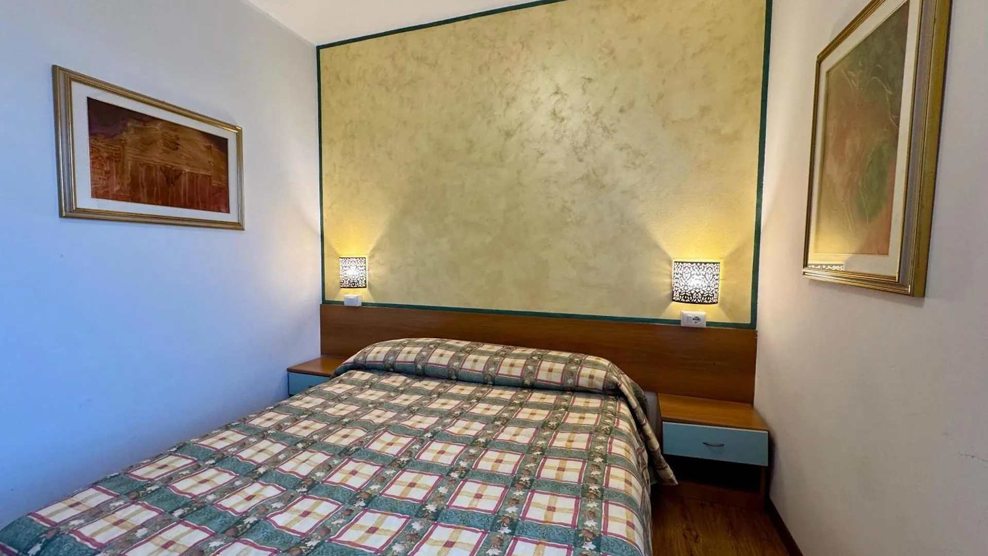 Premium Apartments Peschiera Peschiera del Garda 0*,  Italy